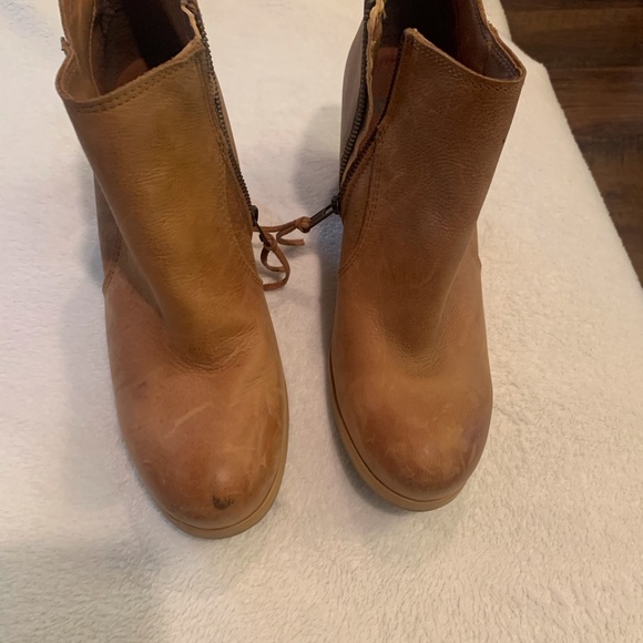 Levi’s women leather ankle booties - Picture 2 of 10